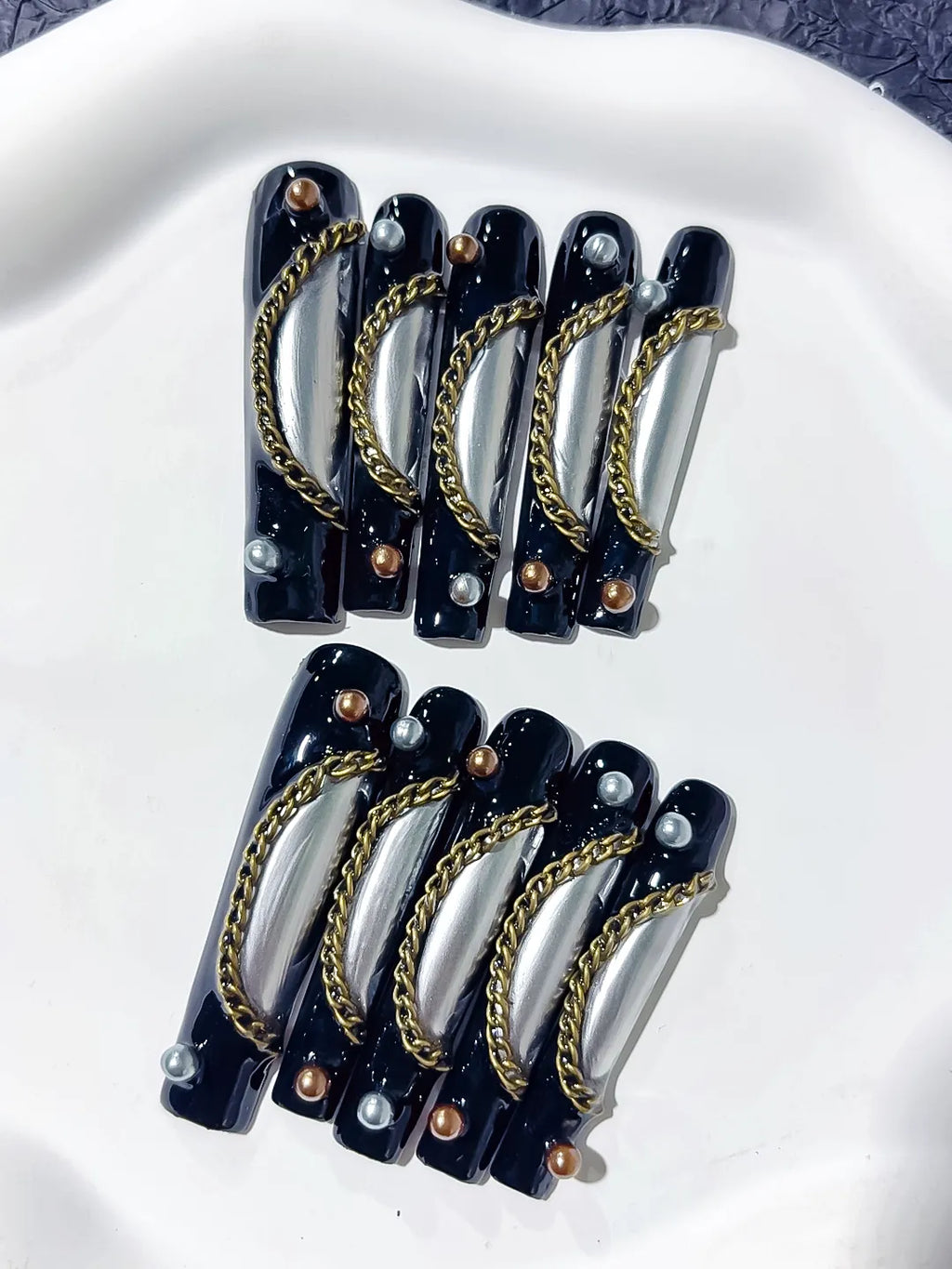 Black Silver Gold Metallic Chain Pearl press on nails detail view