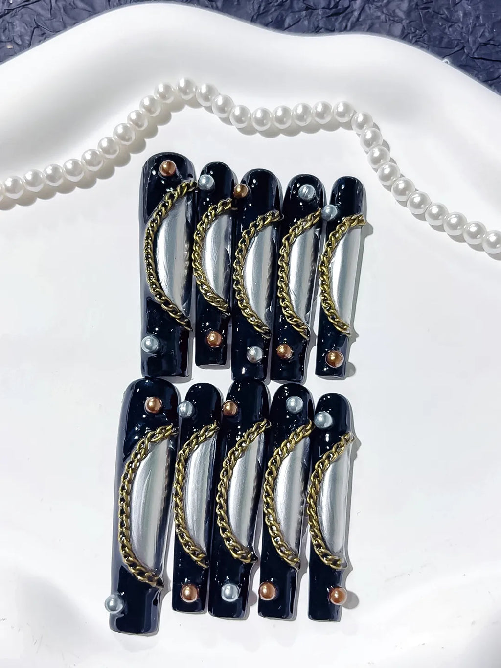 Black Silver Gold Metallic Chain Pearl press on nails detail view