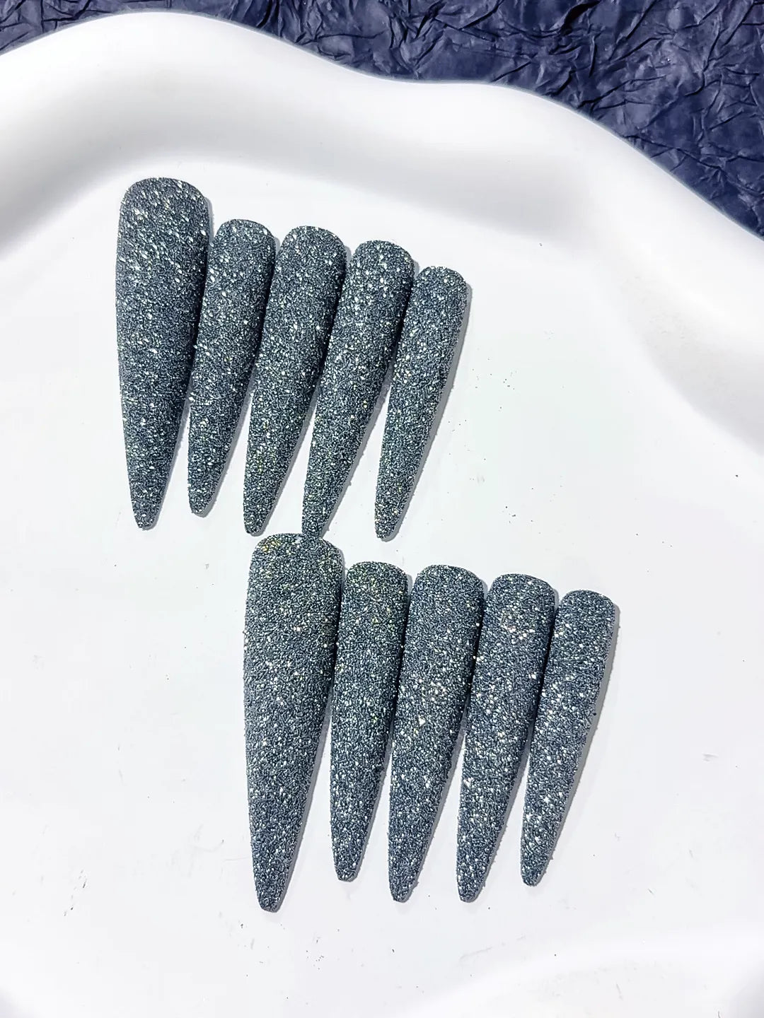 Black Silver Glitter press on nails detail view