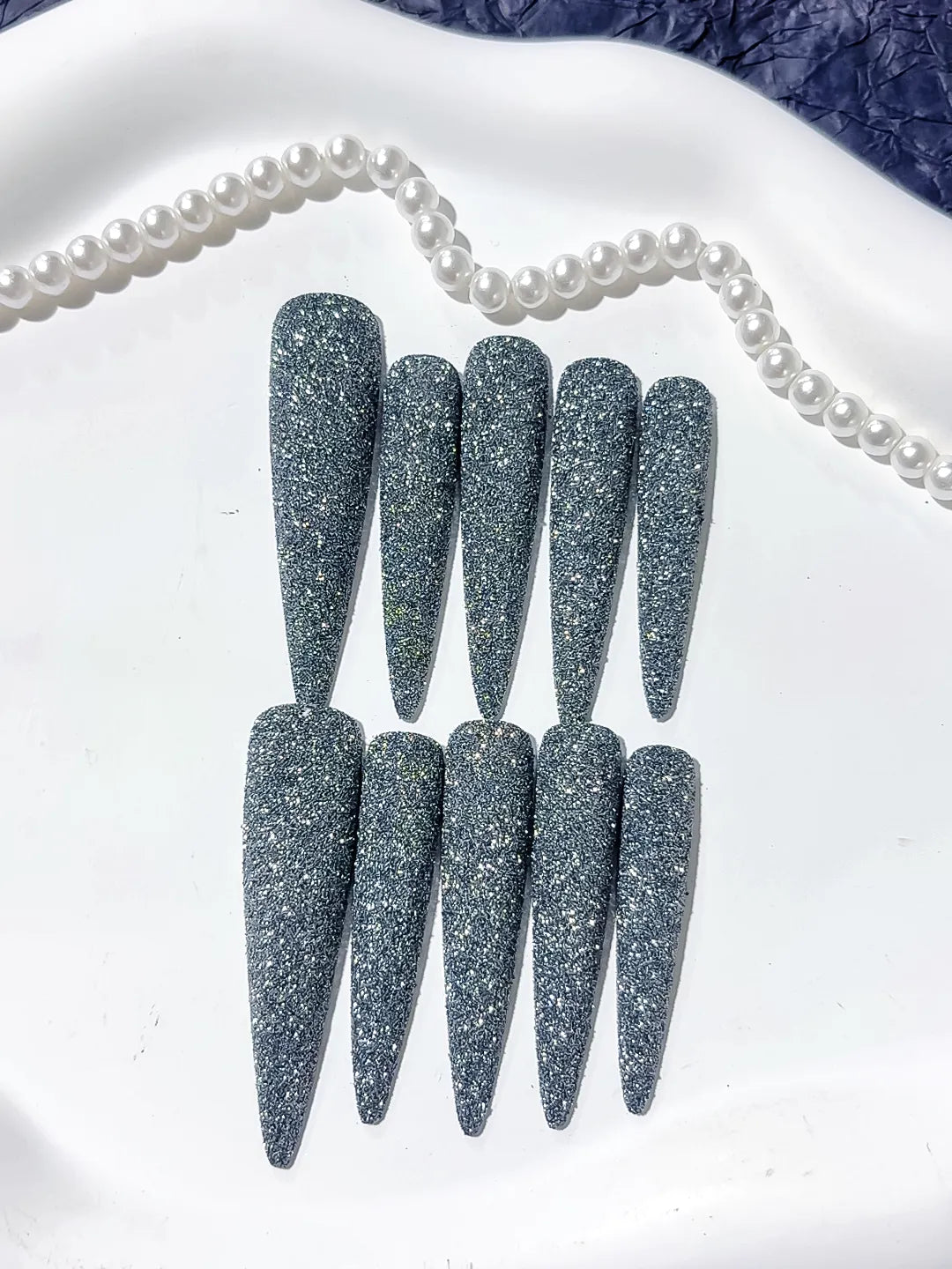 Black Silver Glitter press on nails detail view