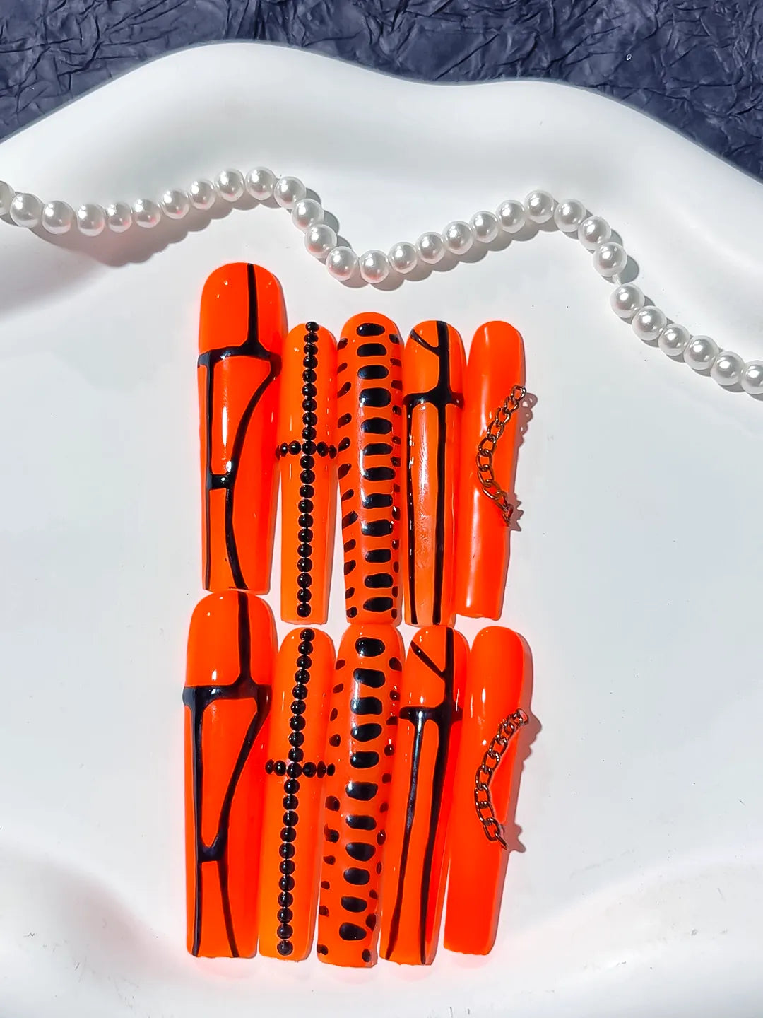 Orange Black Silver Abstract Chain Stud press on nails detail view