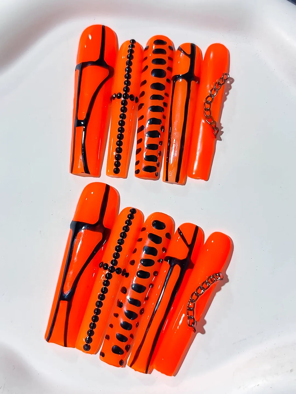 Orange Black Silver Abstract Chain Stud press on nails detail view