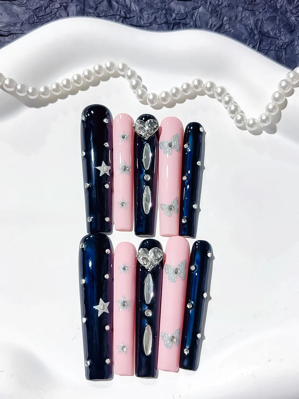 Black Pink Silver Solid color Star Bow Rhinestone press on nails close up