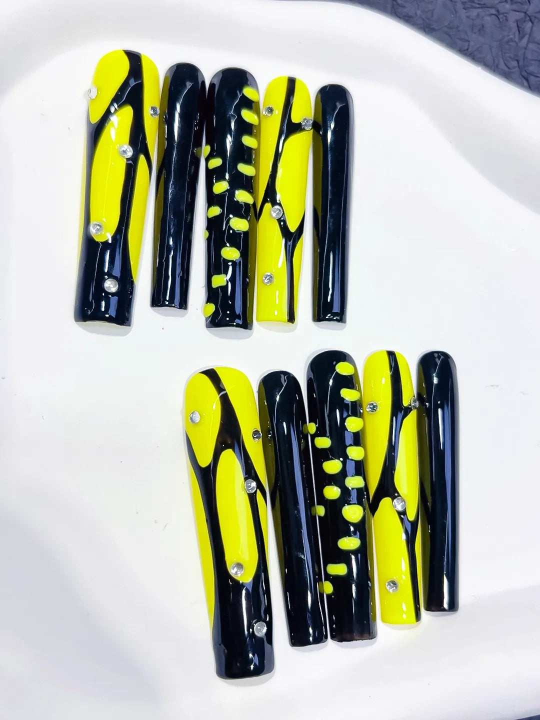 Black Yellow Silver Abstract Rhinestone press on nails close up