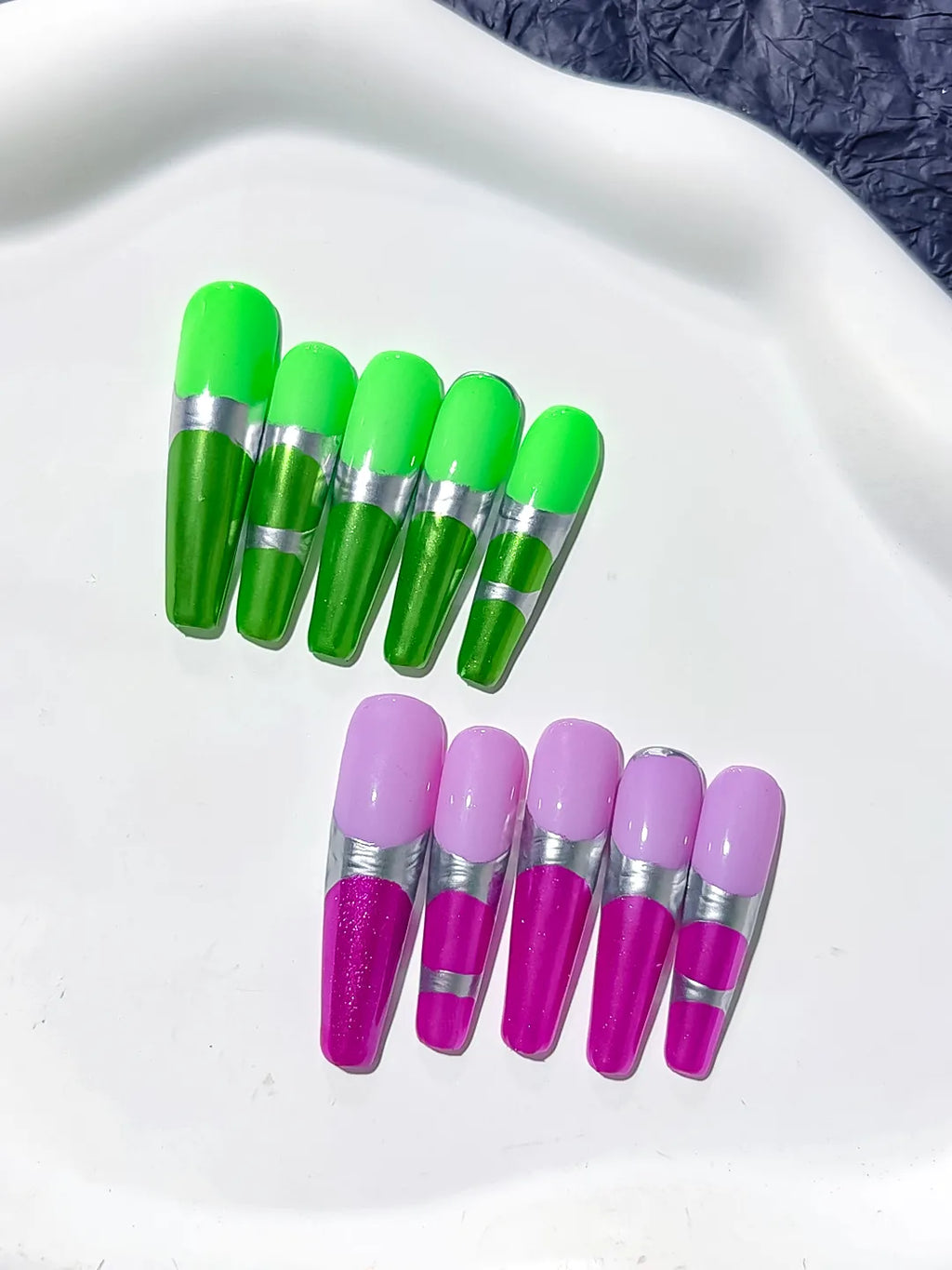 Green Purple Pink Silver Abstract press on nails detail view