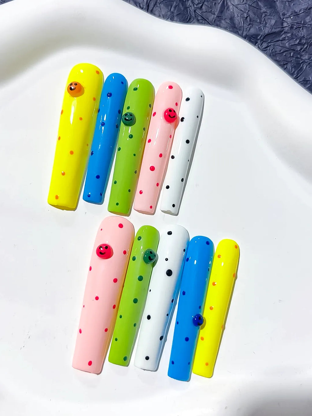 Yellow Blue Green Pink White Black Solid color Dot Pattern Smiley Rhinestone press on nails close up