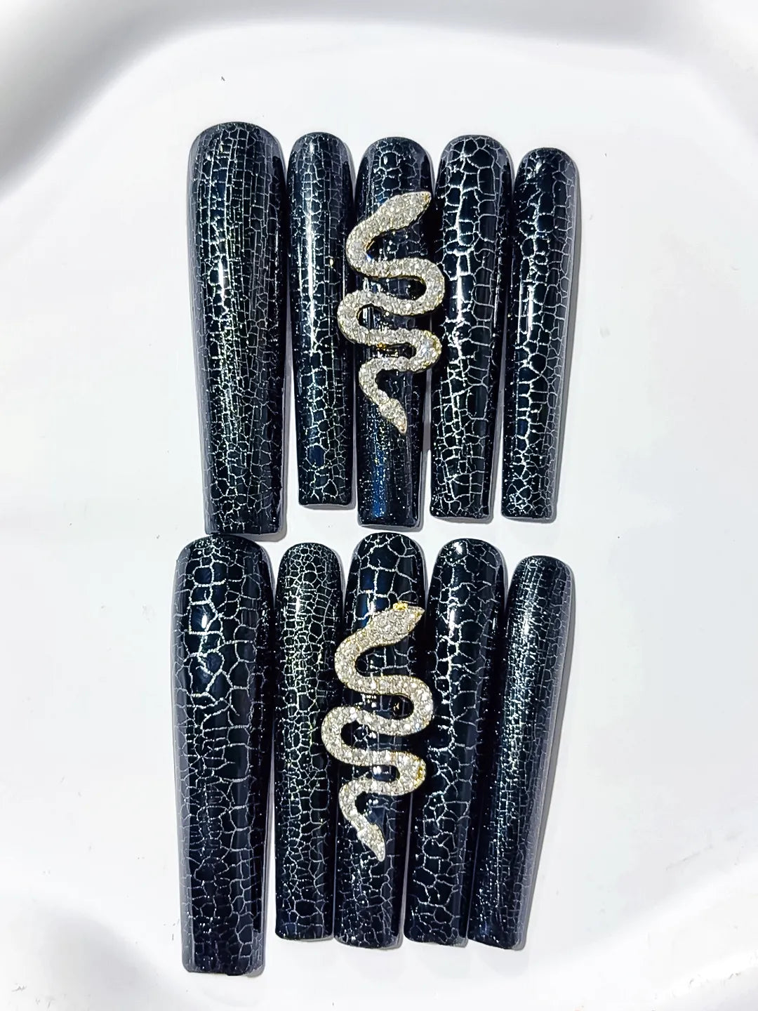 Black Silver Glitter Snake Crackle press on nails close up