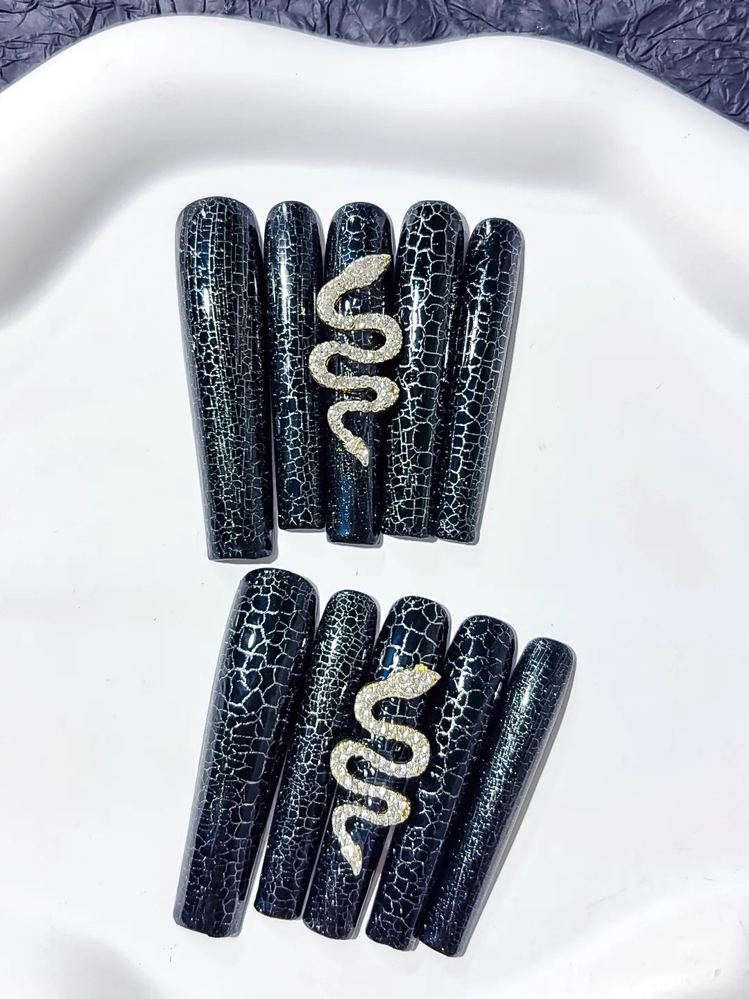 Black Silver Glitter Snake Crackle press on nails detail view