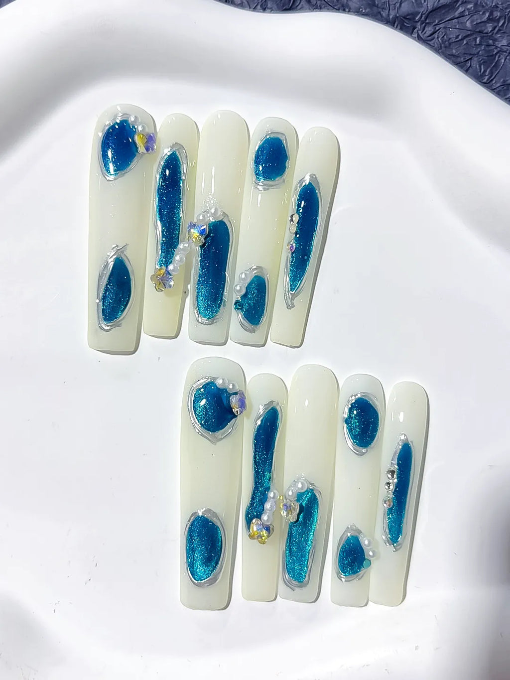 White Blue Silver Solid color Heart Pearl 3D press on nails detail view