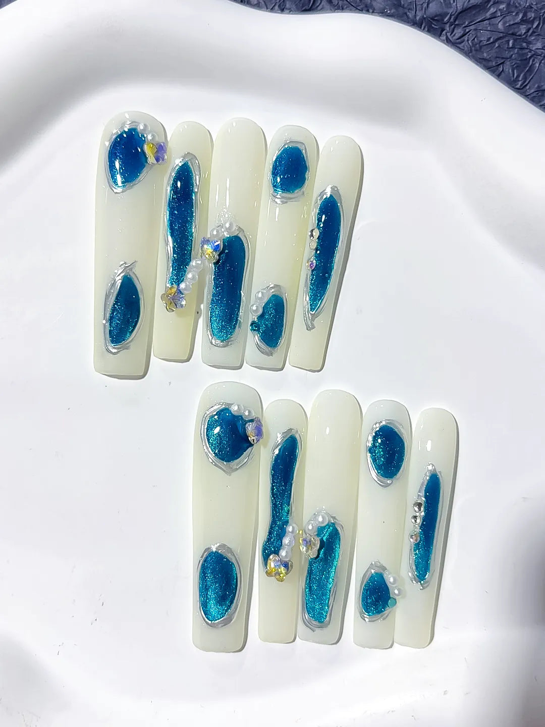 White Blue Silver Solid color Heart Pearl 3D press on nails detail view