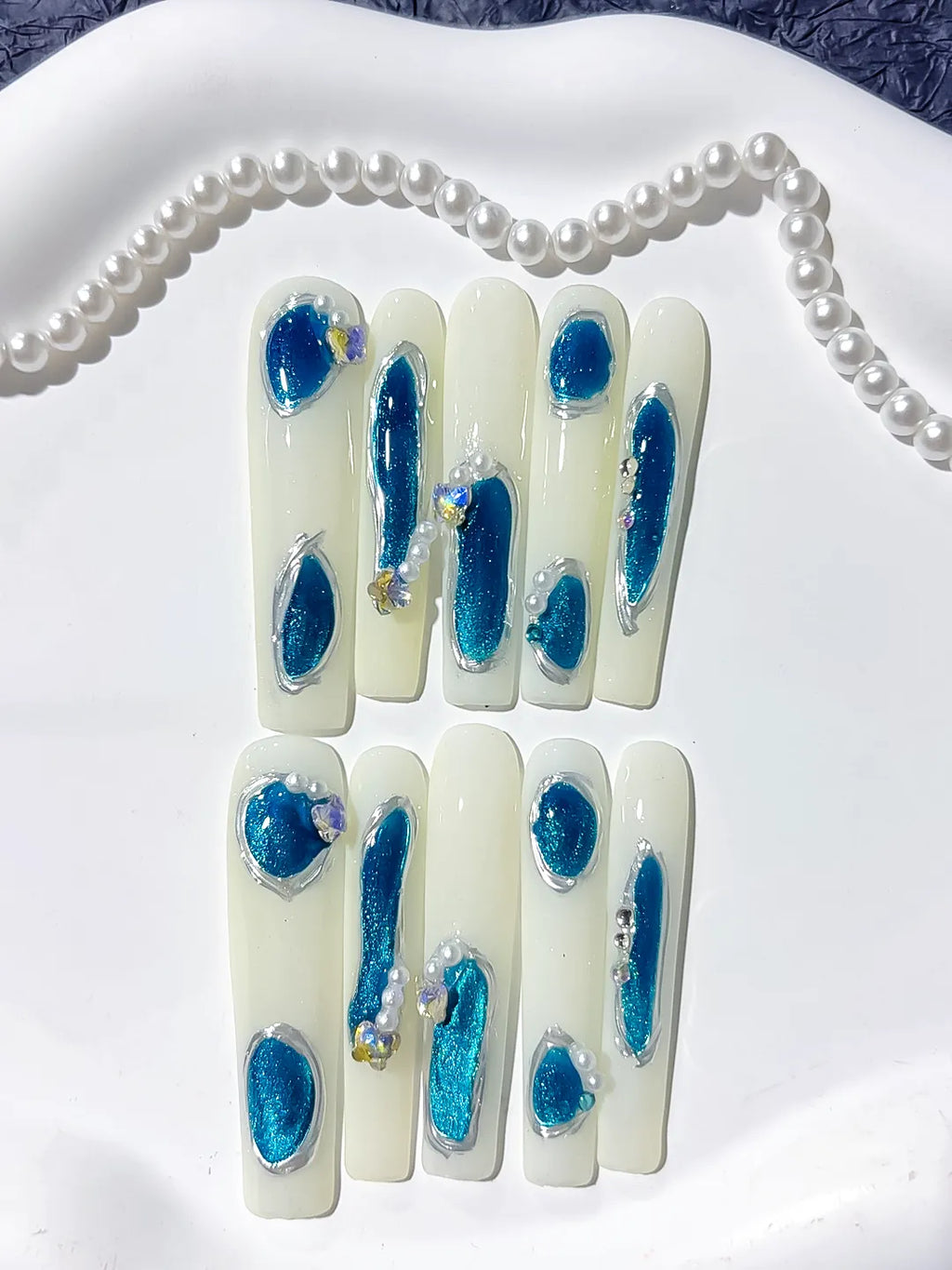 White Blue Silver Solid color Heart Pearl 3D press on nails detail view