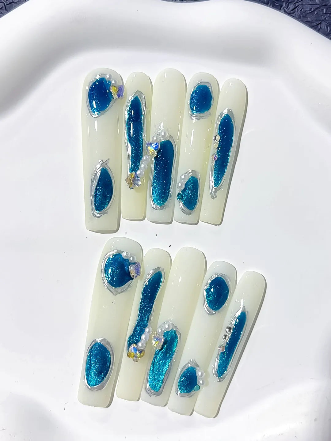 White Blue Silver Solid color Heart Pearl 3D press on nails detail view