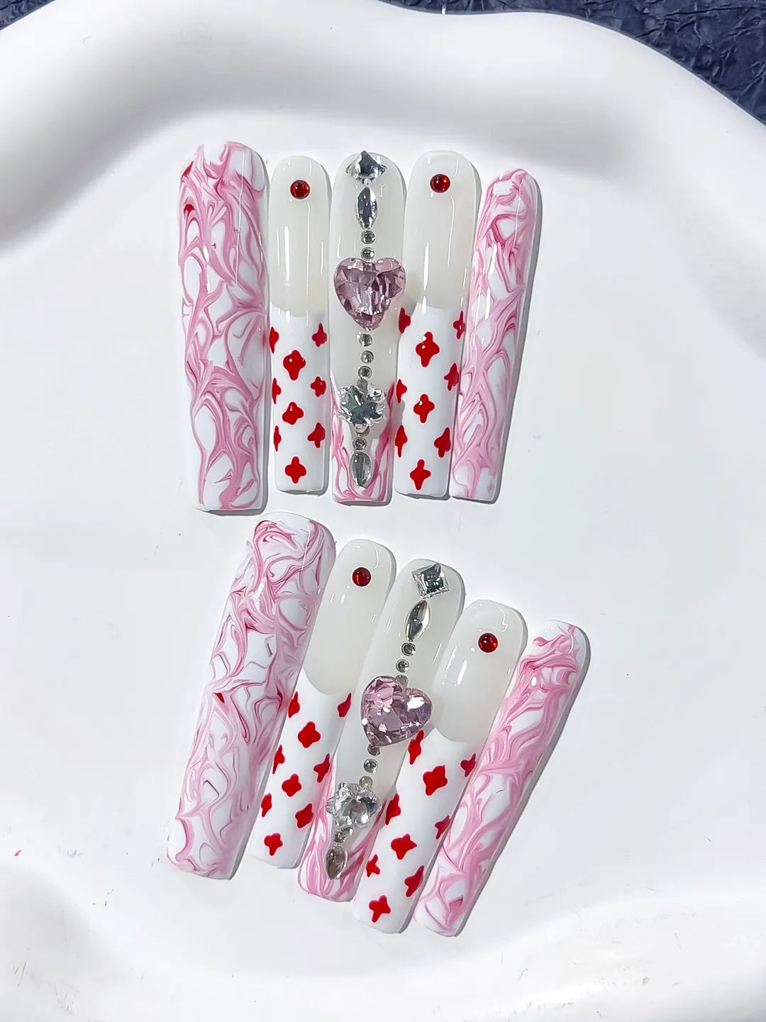 White Pink Red Silver Purple Abstract Heart Rhinestone Chain press on nails detail view