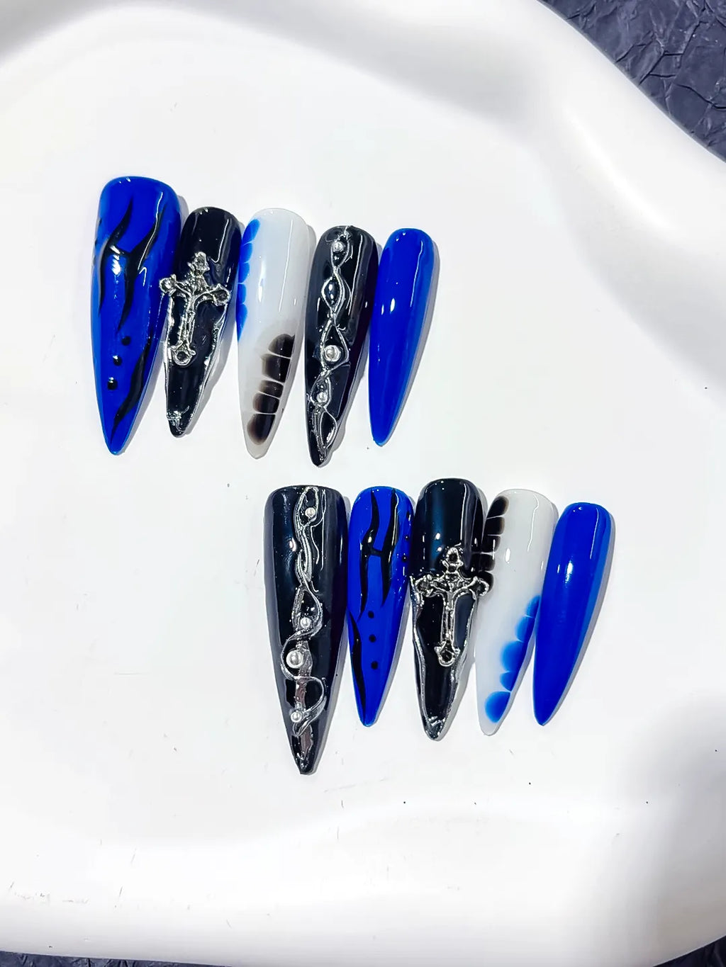 Blue Black White Silver Abstract Cross Chain press on nails detail view