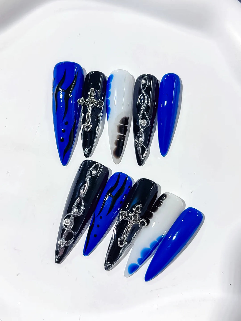 Blue Black White Silver Abstract Cross Chain press on nails detail view