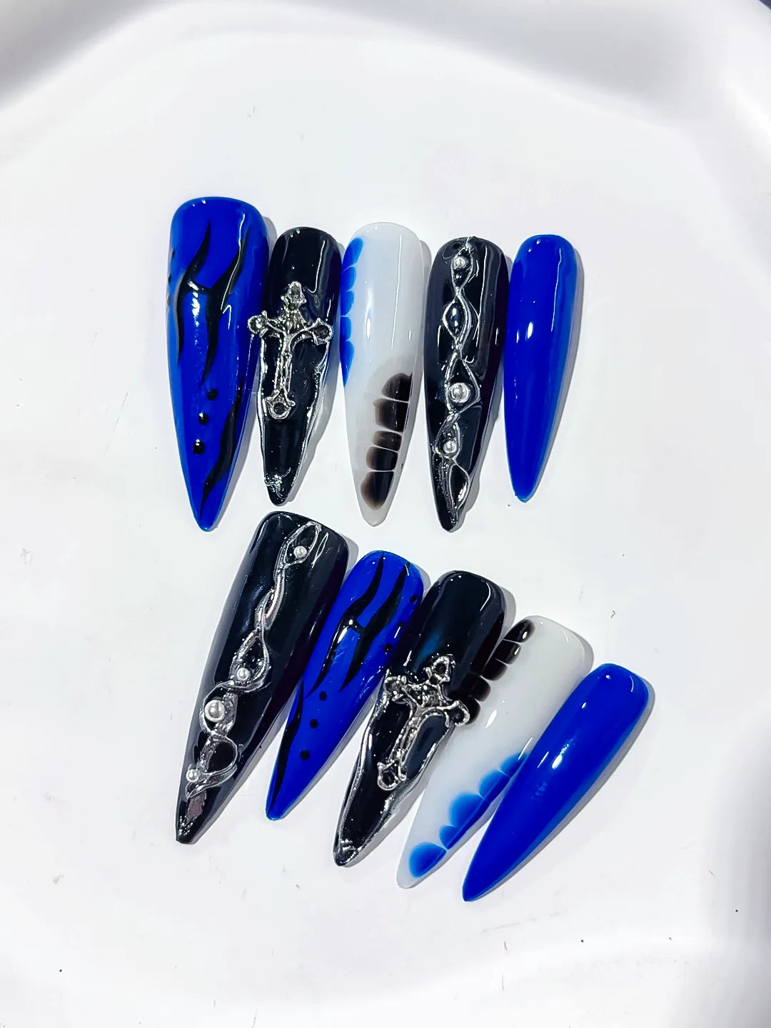 Blue Black White Silver Abstract Cross Chain press on nails detail view