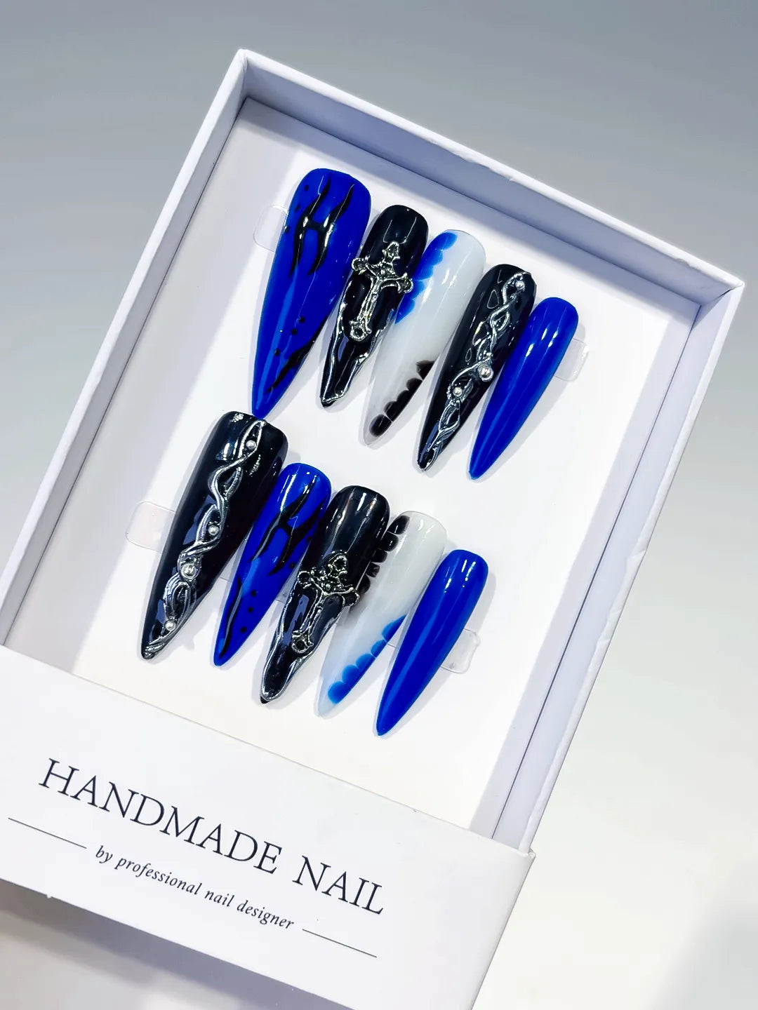 Blue Black White Silver Abstract Cross Chain press on nails