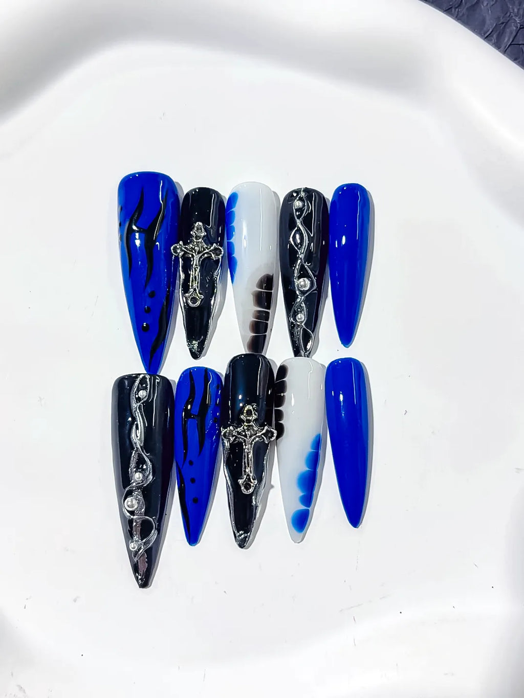 Blue Black White Silver Abstract Cross Chain press on nails detail view