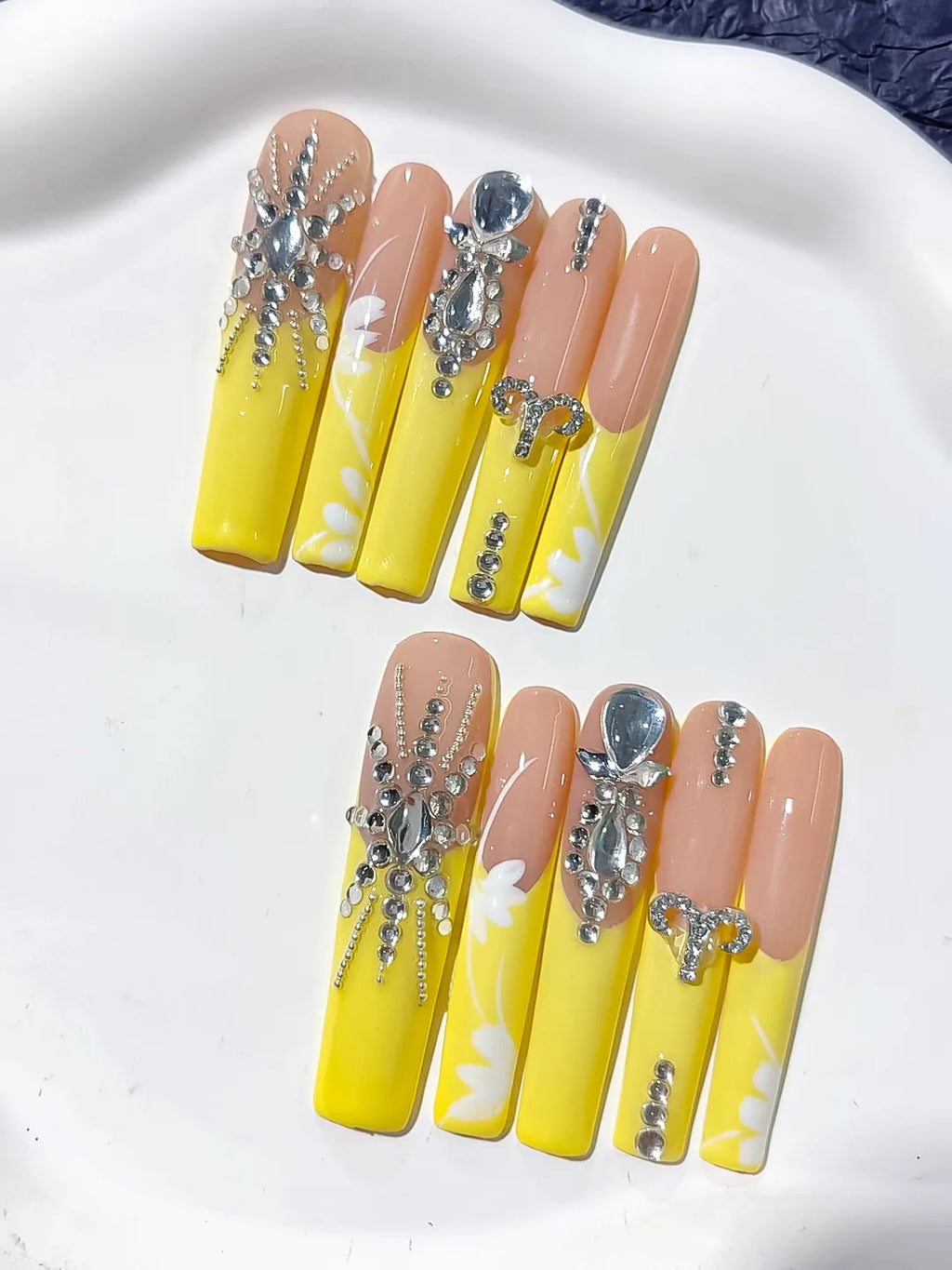 Nude Yellow Silver Solid color Rhinestone press on nails detail view