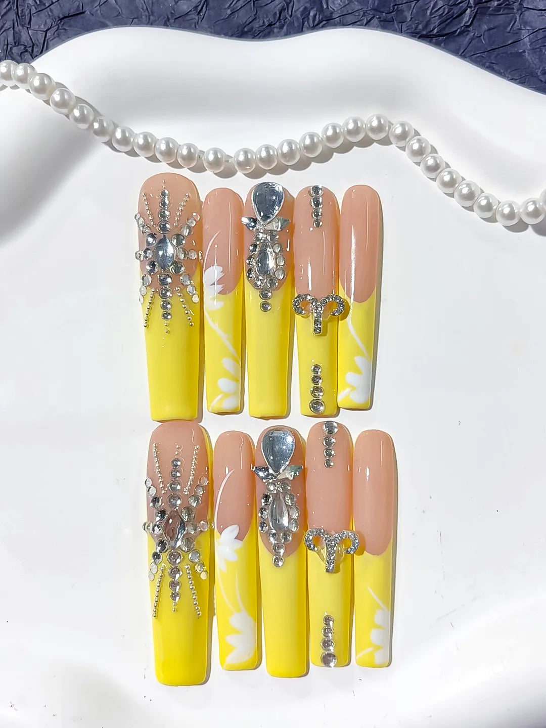 Nude Yellow Silver Solid color Rhinestone press on nails detail view
