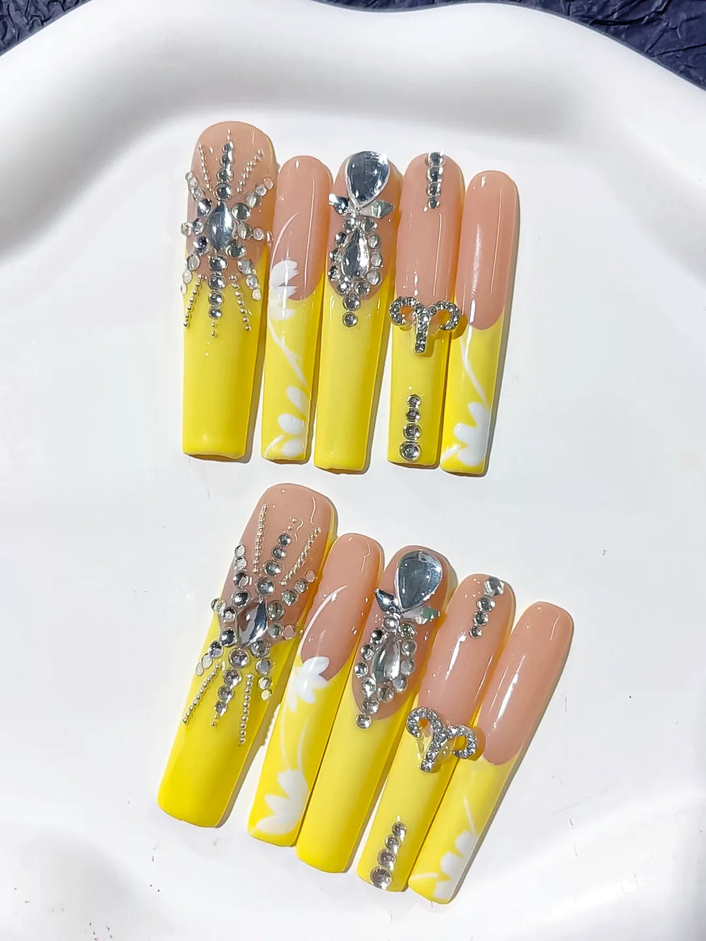 Nude Yellow Silver Solid color Rhinestone press on nails detail view