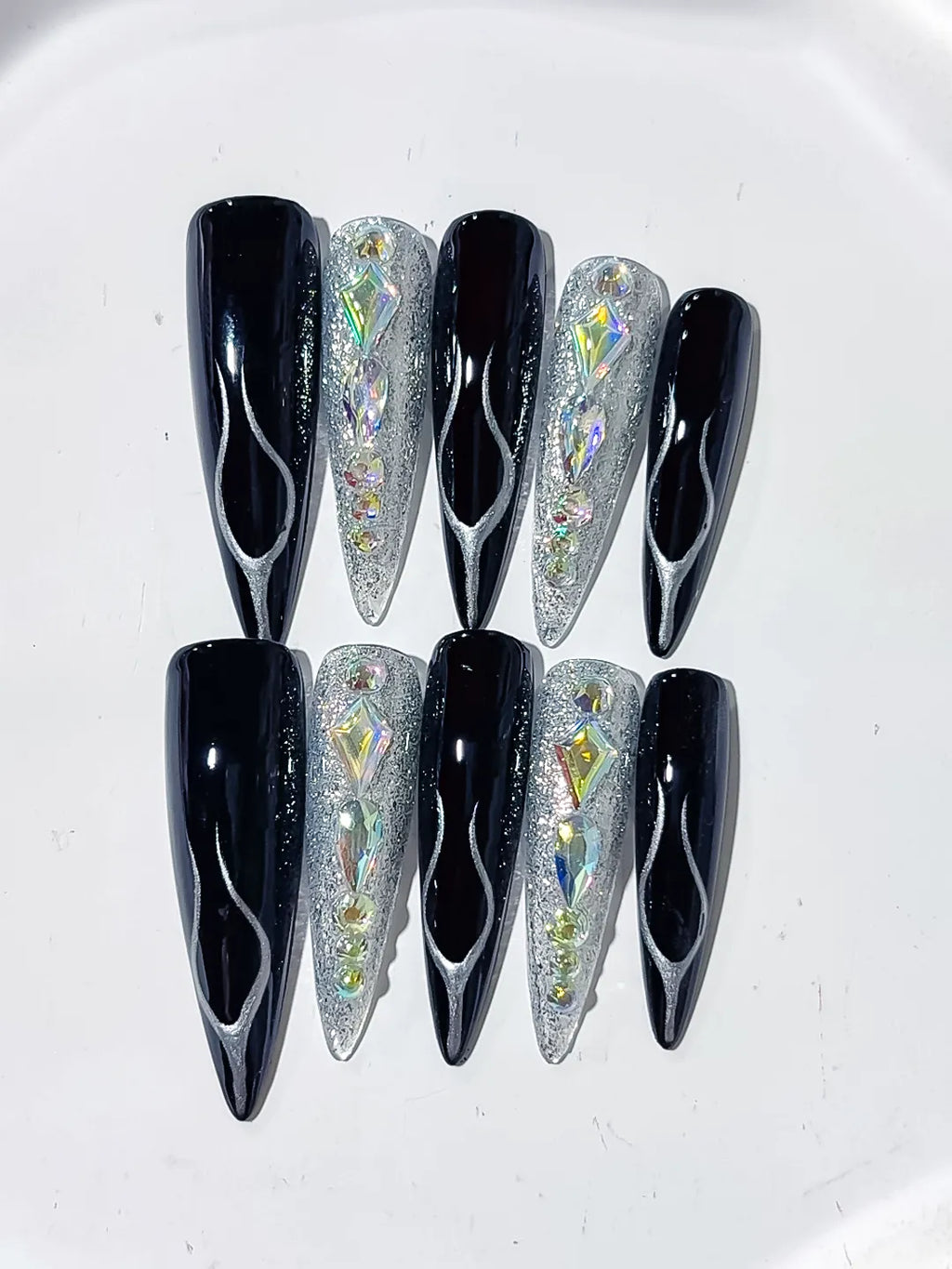 Black Silver Abstract Glitter press on nails close up