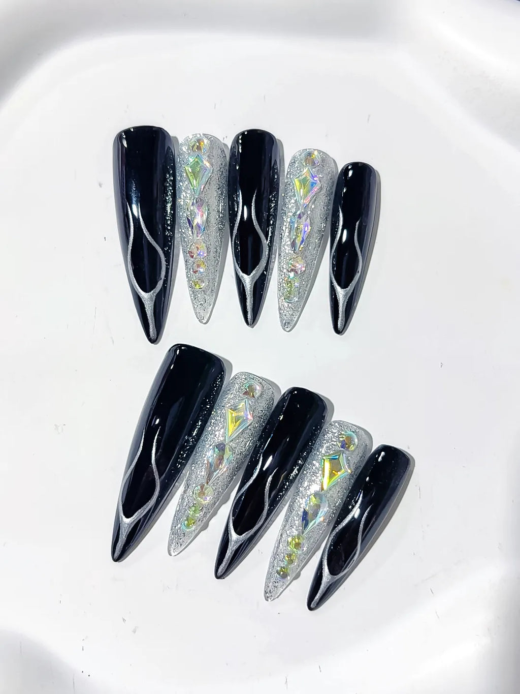 Black Silver Abstract Glitter press on nails detail view