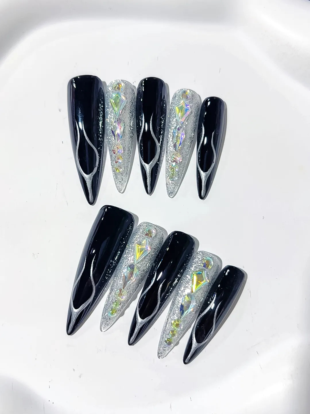 Black Silver Abstract Glitter press on nails detail view