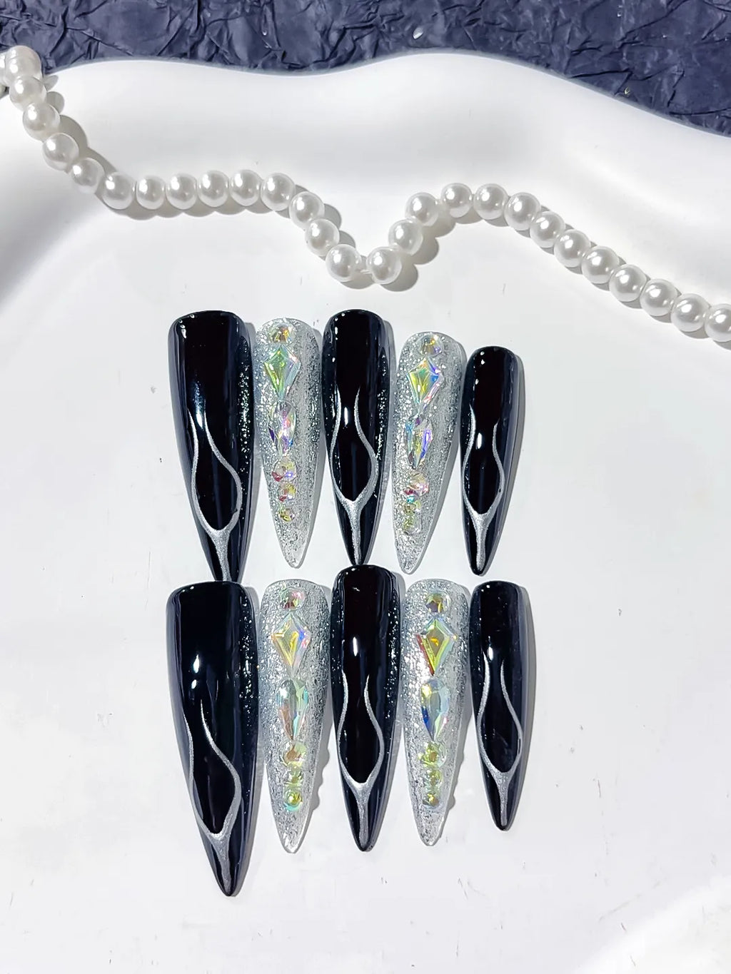 Black Silver Abstract Glitter press on nails detail view