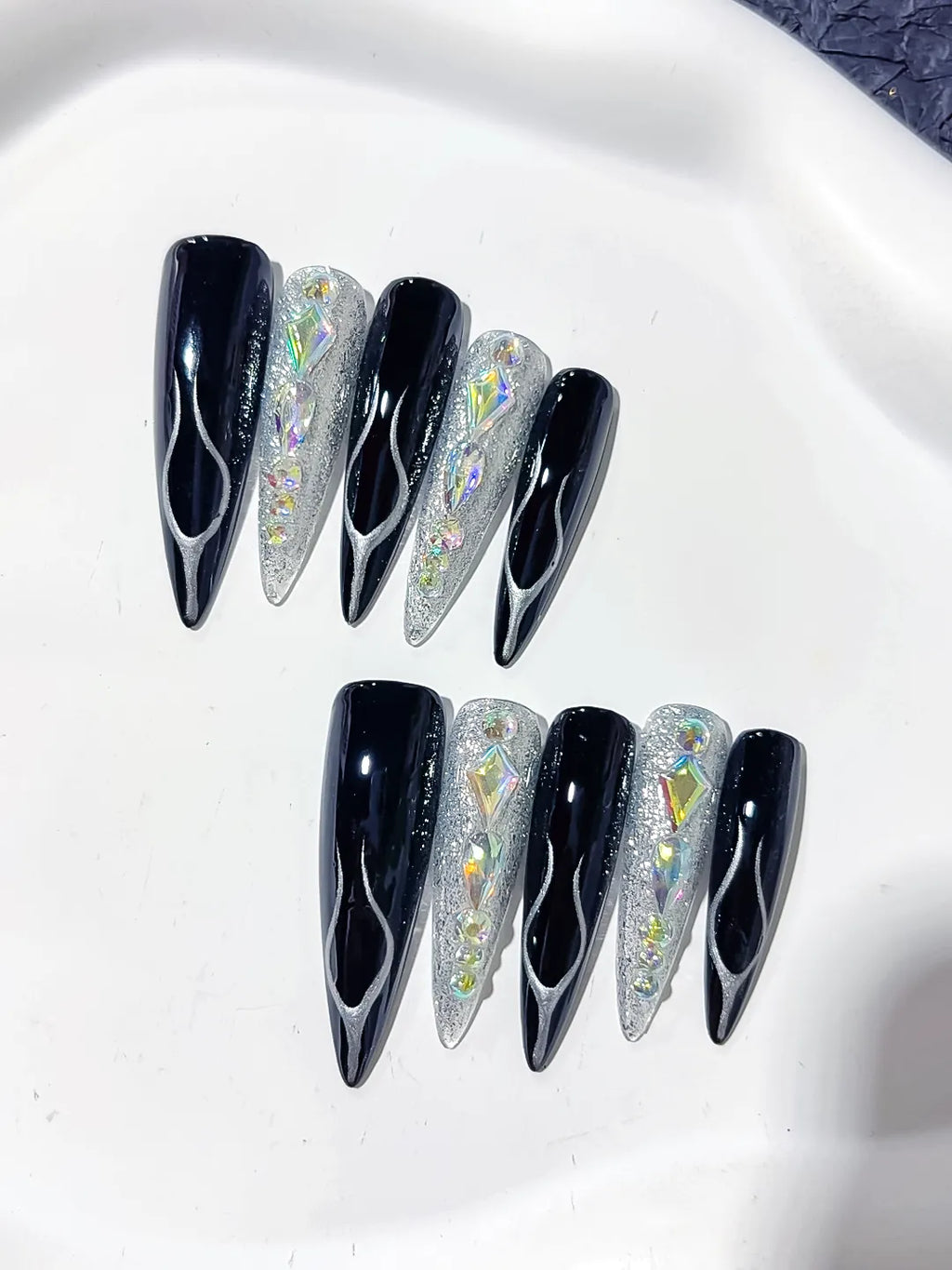 Black Silver Abstract Glitter press on nails detail view
