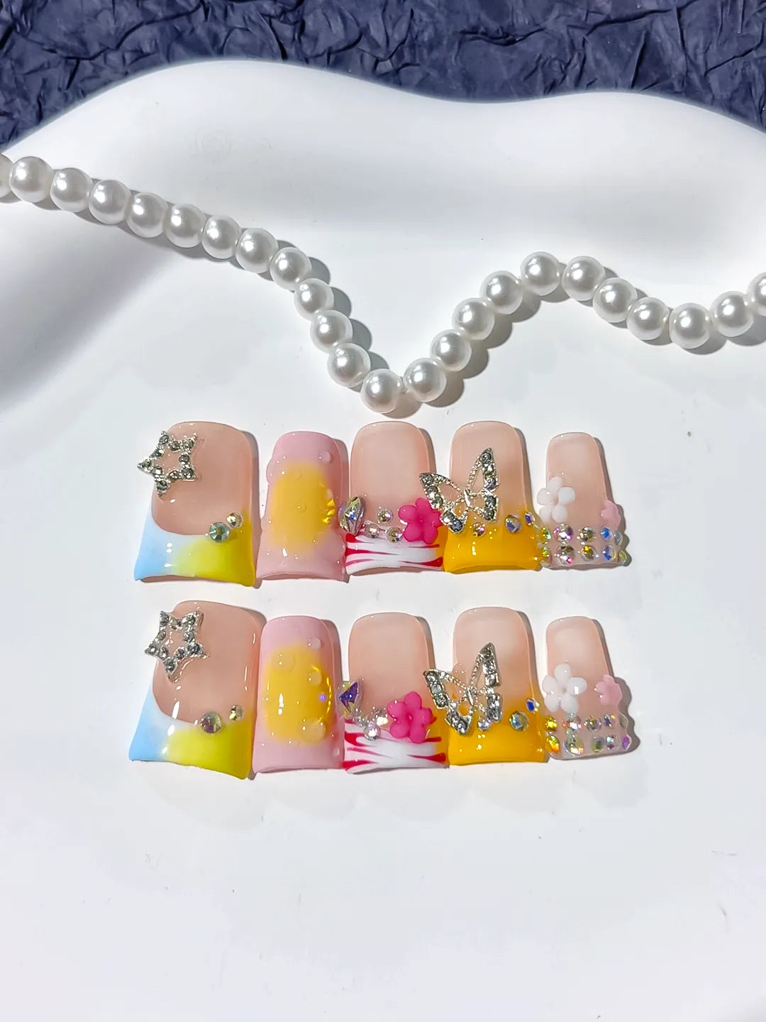 Nude Yellow White Gold Abstract Flower Heart Rhinestone press on nails detail view