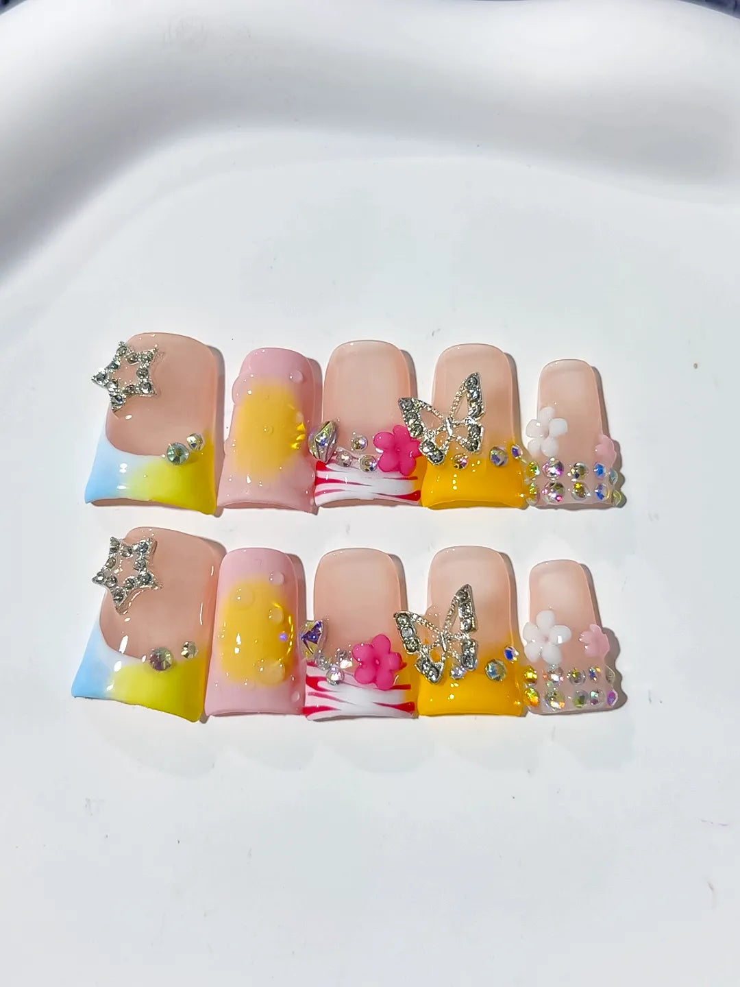 Nude Yellow White Gold Abstract Flower Heart Rhinestone press on nails detail view