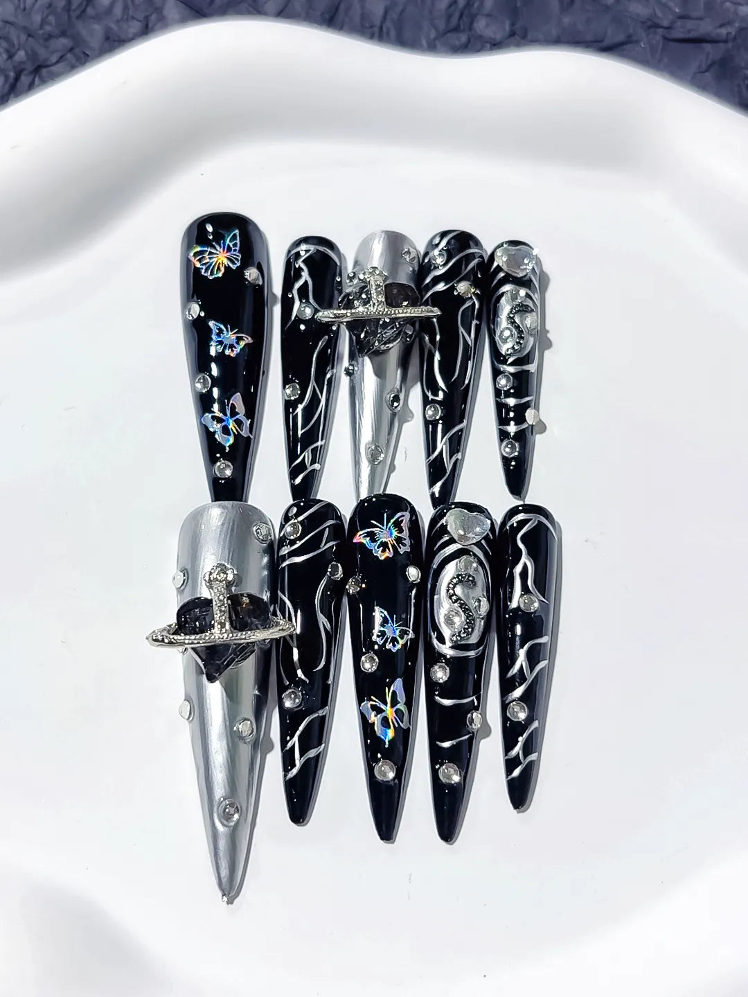 Black Silver Solid color Bear Rhinestone 3D press on nails detail view