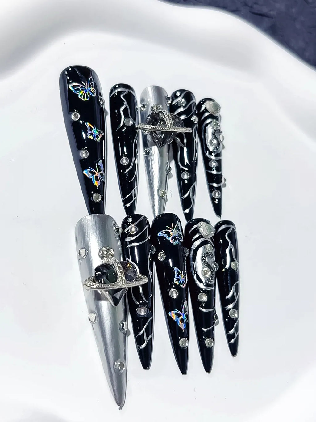 Black Silver Solid color Bear Rhinestone 3D press on nails detail view