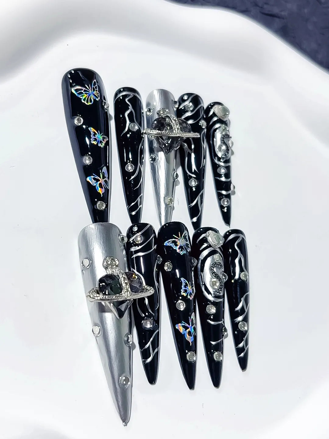 Black Silver Solid color Bear Rhinestone 3D press on nails detail view