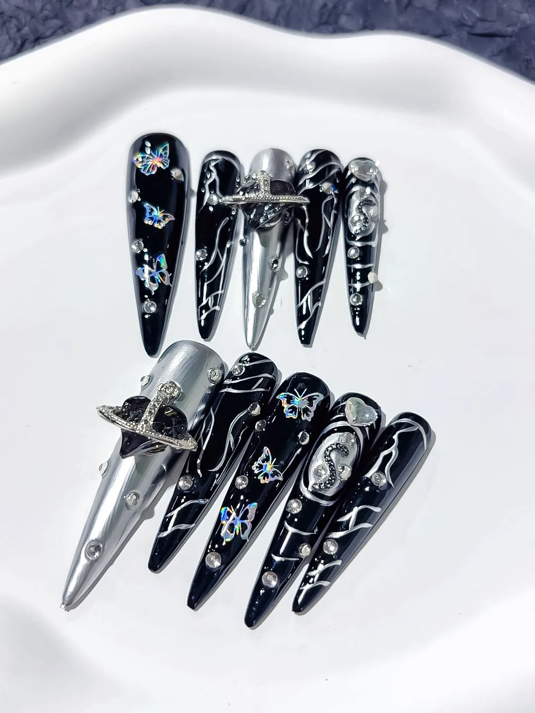 Black Silver Solid color Bear Rhinestone 3D press on nails detail view