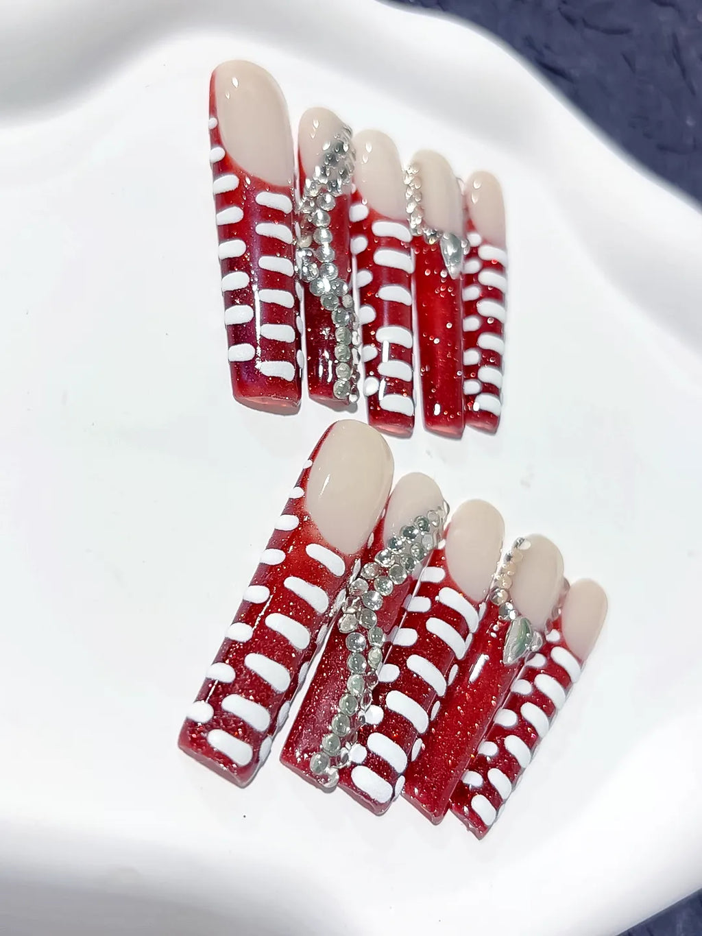 White Brown Abstract Swirl press on nails detail view