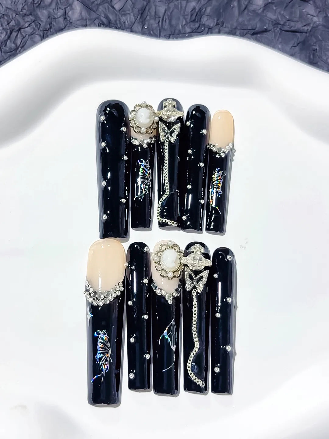 Black Silver Abstract Swirl Rhinestone press on nails detail view