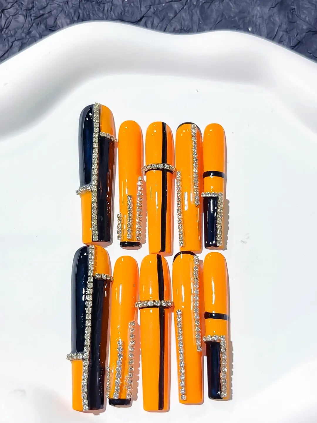 Yellow Black Abstract press on nails detail view