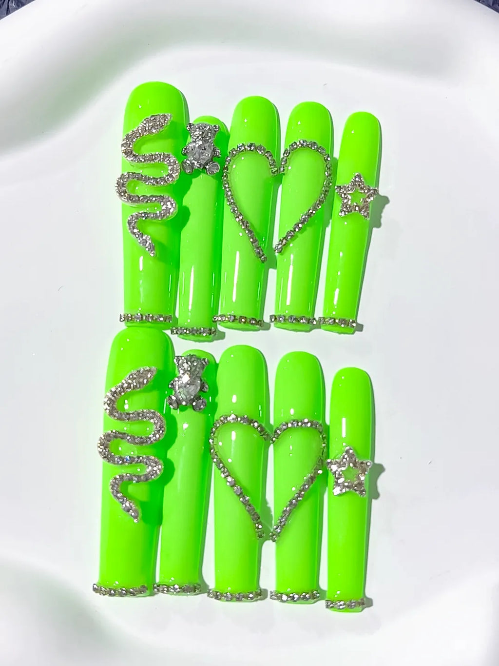 Green Solid color press on nails close up