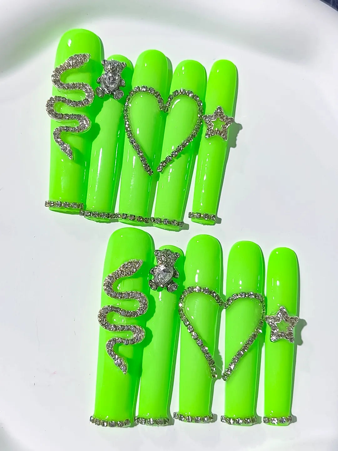 Green Solid color press on nails detail view