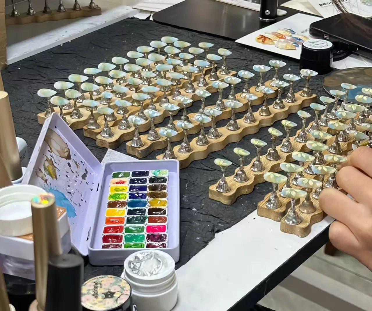 Manufacturing process of handmade press on nails wholesale in China factory with skilled artist painting gel designs