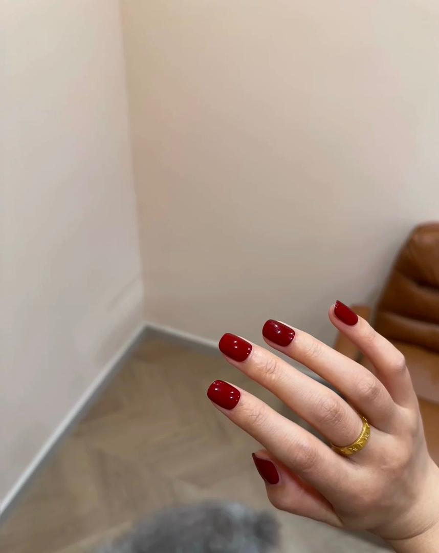 Red press on nails