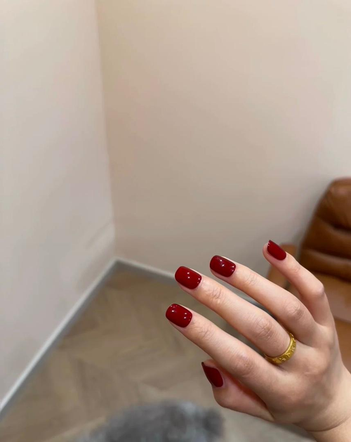 Red press on nails