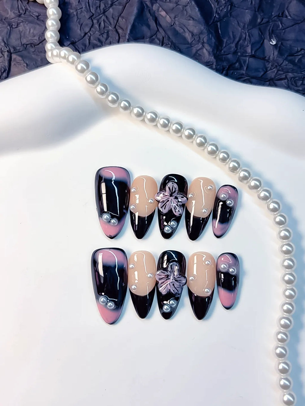 Black Nude Pink Ombre Flower Pearl press on nails detail view