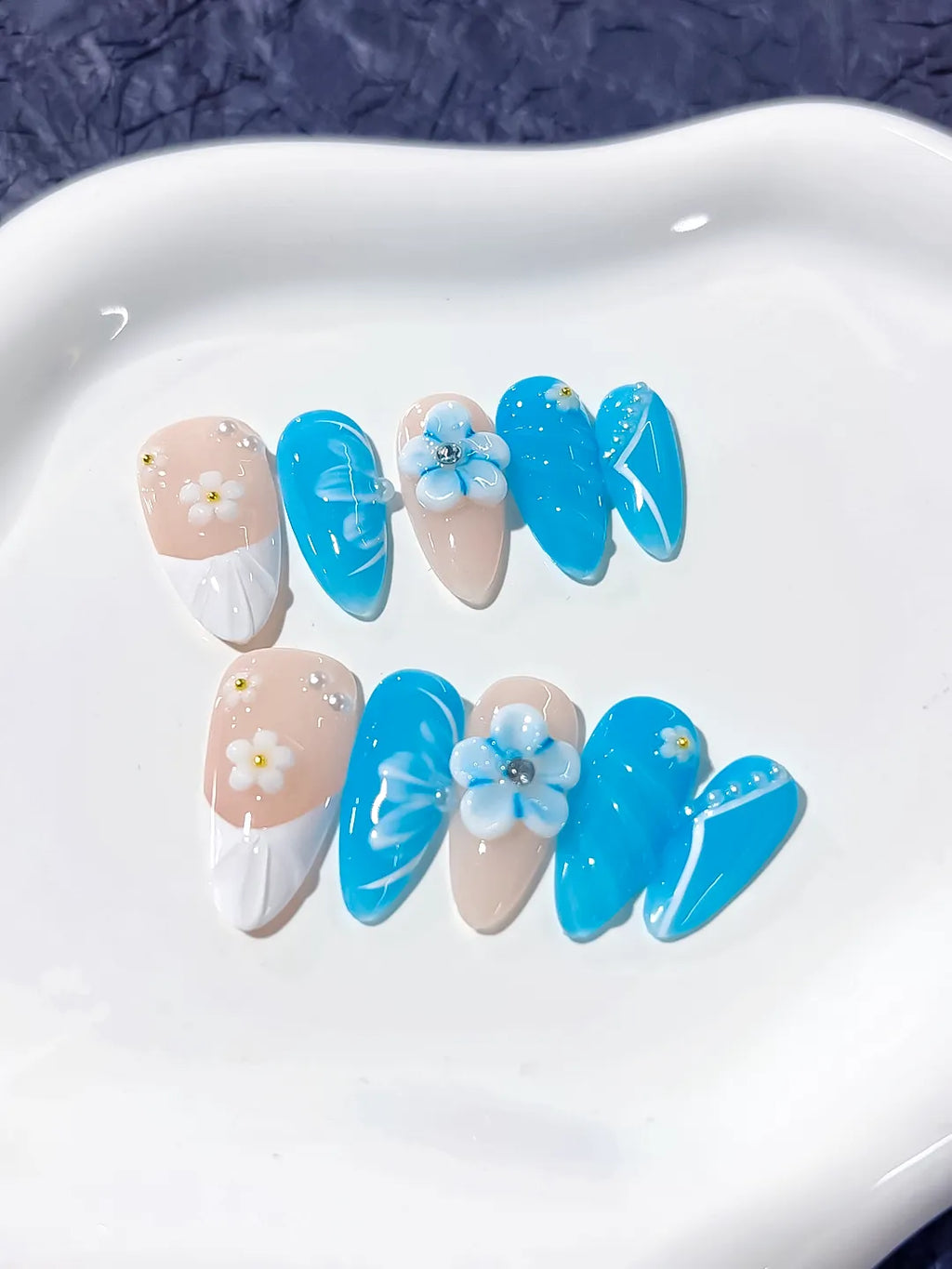 Blue Nude White Floral Flower press on nails detail view