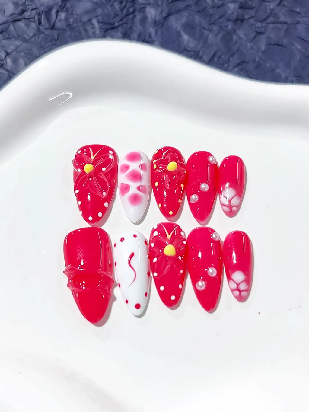 Red White Floral Flower Pearl press on nails detail view