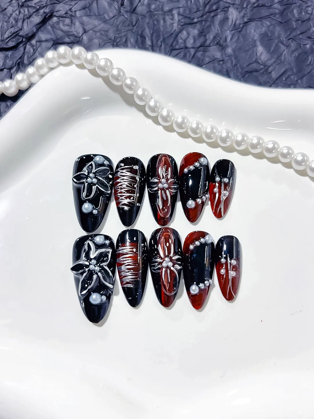 Black Red Silver Abstract Star Lace Pearl press on nails detail view