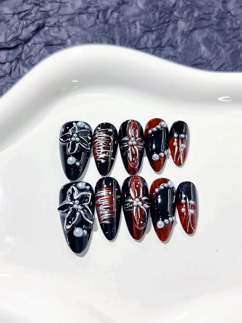 Black Red Silver Abstract Star Lace Pearl press on nails detail view