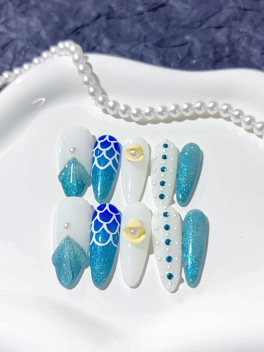 White Blue Glitter Shell Pearl press on nails detail view